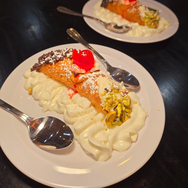 Cannoli.